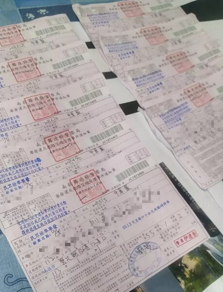 南投王姓民眾將車輛停放在營北路136巷12弄口遭拍照檢舉違停,警方因此開了11張罰單。圖/簡千翔議員服務處提供