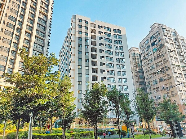 新北市城鄉局2024年將有多項新制度上路,包含社宅租金分級制度。圖為新店區民安段青年社宅。圖/新北市城鄉局提供
