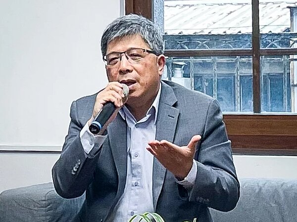 中華民國中藥商全聯會名譽理事長馬逸才提到,只有少數中藥下一代從藥學系畢業後,有繼承家業。圖/聯合報資料照片