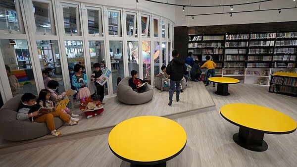 新竹市關東國小「社區共讀站—閱讀夢想屋」全新落成啟用。圖/新竹市政府提供