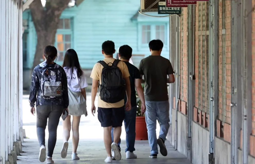 新冠疫情後,大專學生有憂鬱傾向的比例達25.5%,相較疫情前增加約9個百分點。示意圖。聯合報系資料照片