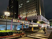 發現了嗎？台中停車場華麗變身　耶誕老人、麋鹿、燈海打造耶誕味