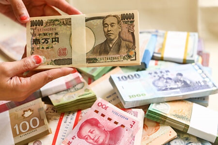 日圓對美元回貶至143日圓價位，後續朝向145日圓方向測試。圖∕本報資料照片