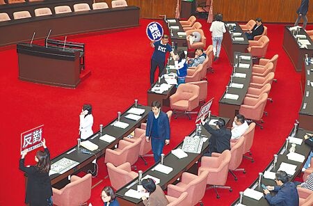 立法院19日院會處理中央政府總預算保留部分，並表決各黨提案。（姚志平攝）