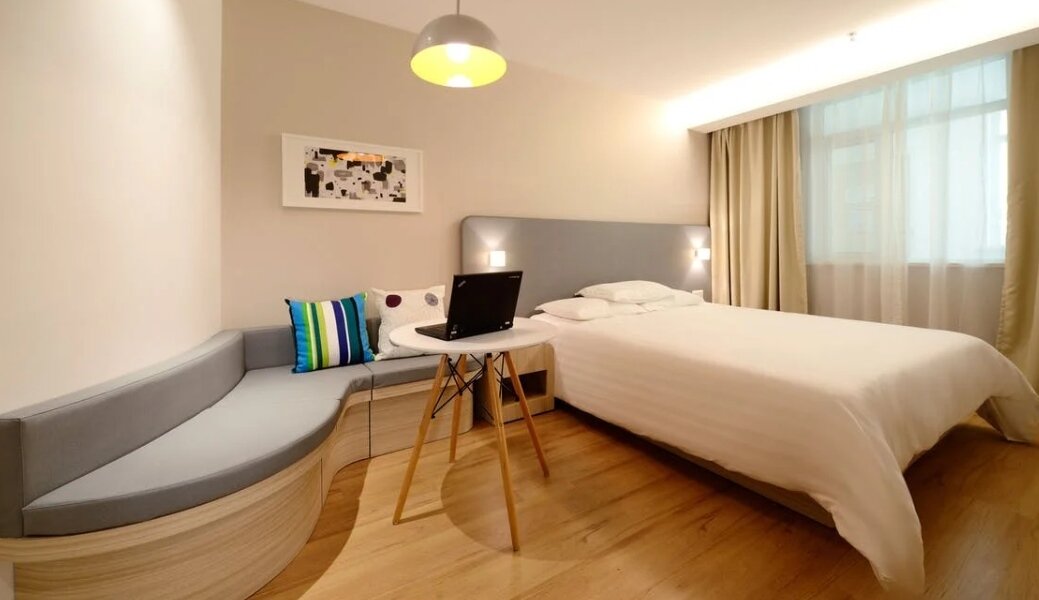 ▼賴正鎰以武俠小說倚天屠龍記的崆峒派武功「七傷拳」,若是使用者功力不足,反而會造成自身之內傷,來形容此次的立法。(示意圖/pixabay)