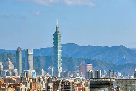 台北市地王由台北101大樓以公告土地現值每平方公尺200.1萬元、每坪約661.5萬元,第11度蟬聯。(鄧博仁攝)