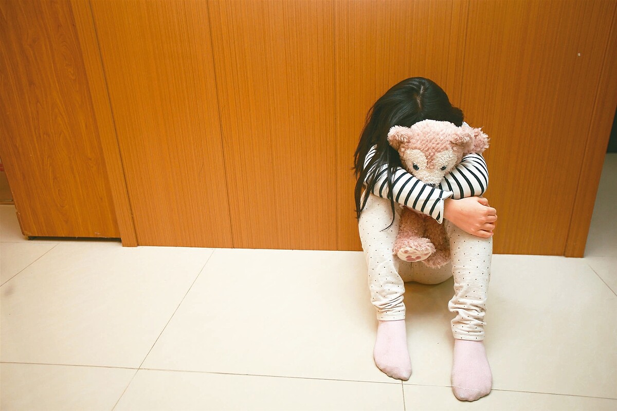 國防部委託實踐大學經營的大直幼兒園傳出虐兒事件,北市教育局針對虐童2名教保員,各開罰60萬元,終身不得擔任教保員。示意圖/聯合報系資料照