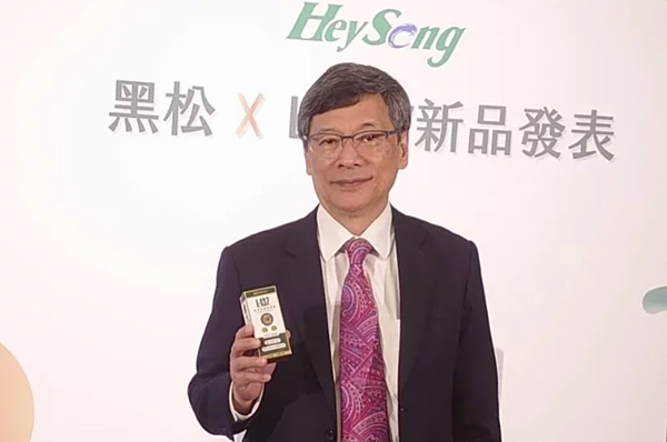 黑松董事長張斌堂表示,原物料高漲壓力仍在,明年上半年將有漲價計畫。 記者何秀玲/攝影