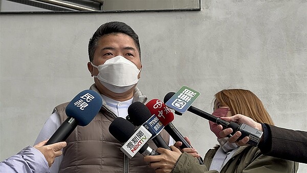 顏寬恒今上午9點半赴台中地院出庭。記者曾健祐/攝影