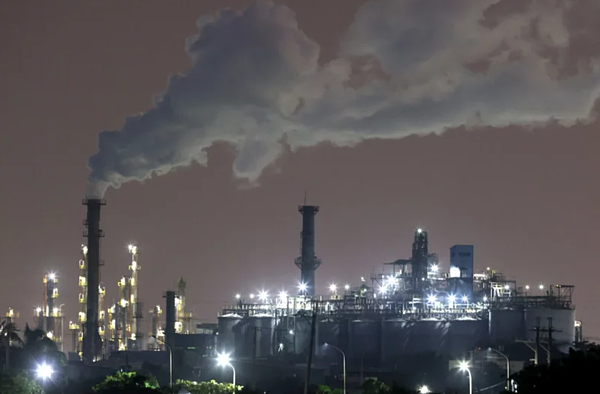 大陸國務院再度出招,宣布中止12項石化產品的ECFA關稅減讓,圖為高雄林園石化工業區。聯合報資料照