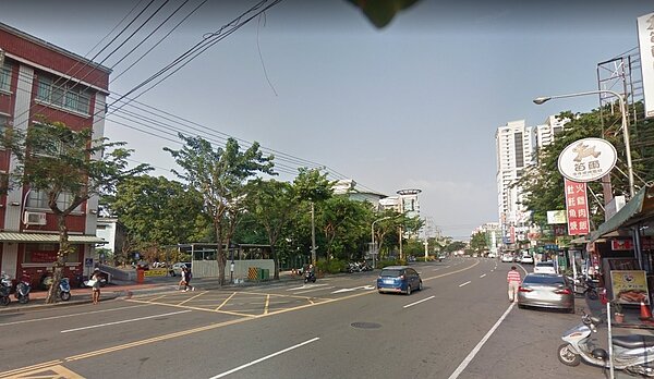 高雄市推動「市區道路纜線下地計畫」。圖/工務局提供