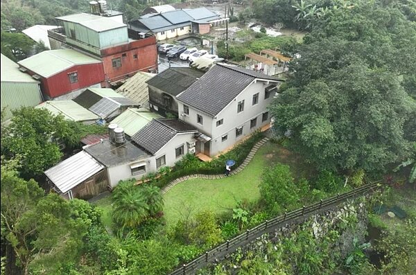 民進黨總統候選人賴清德為「萬里老家」違建辯護,早年礦工的「工寮」命運受關注。圖/聯合報資料照