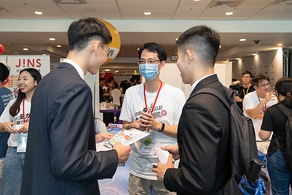 永慶數位與資訊團隊將參與2024 Yourator數位職涯博覽會,現場解答求職者的各種問題!圖/永慶房產集團提供