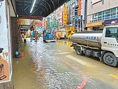 板橋管線爆裂水漫路面　1.8萬戶停水