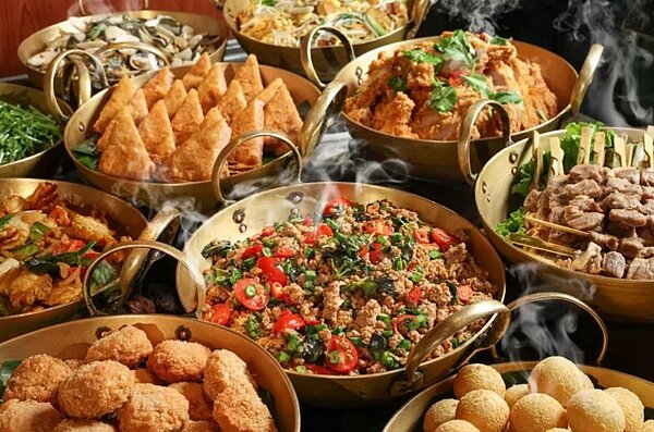 各式泰市場經典泰式料理，也將限時於自助餐檯登場。圖/晶華酒店提供
