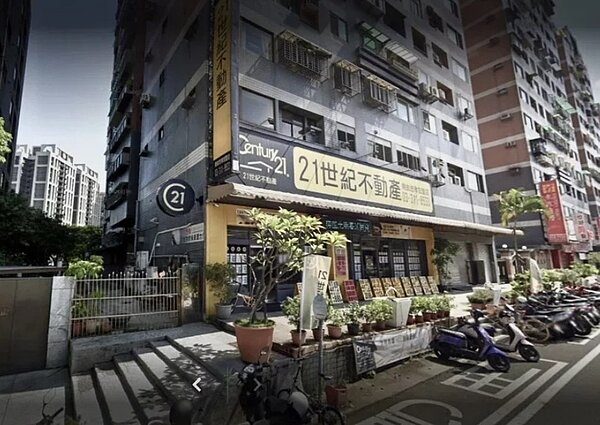 桃園蘆竹林姓男子不滿前東家,去年12月初清晨將廖姓店長養在店旁小花園內的桂花、櫻花等9盆花搬走,遭桃園地檢署依竊盜罪起訴。圖/翻攝自Google map