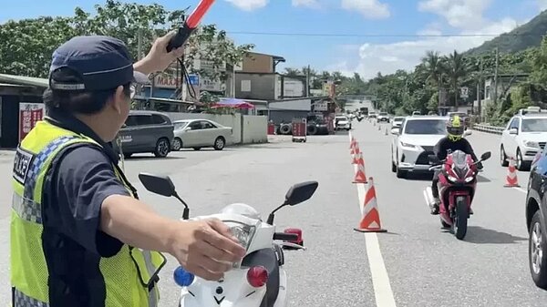 公路局預估,蘇花路廊假元旦連假首日及收假日將湧現南下及北上車潮最高峰,兩天全日車流量均約1.3萬輛次。圖/聯合報資料照片