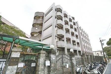 
民進黨總統候選人賴清德批評國民黨總統候選人侯友宜家族凱旋苑套房，1坪租金比101大樓還貴，國民黨副總統候選人趙少康24日反批，租金貴是民進黨逼出來的。（本報資料照片）
