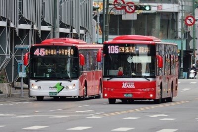 中鹿客運再投入33輛電動公車，以行動支持台中市公車電動化政策。圖／台中市交通局提供