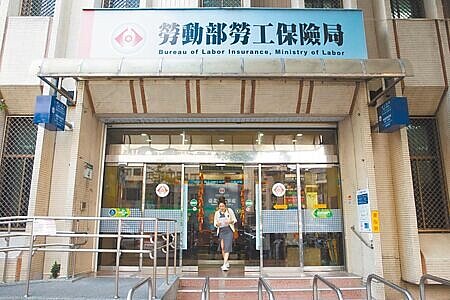 勞保局統計,2023年勞保紓困貸款撥款件數為近五年新高,有9萬1,845件、撥款約92億元。圖∕本報資料照片