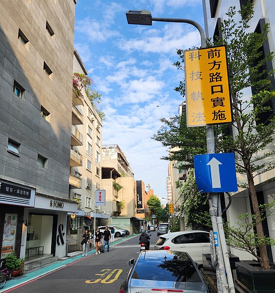 交通違規降9成,北市路口科技執法明年元旦再增4處。圖/台北市警察局提供