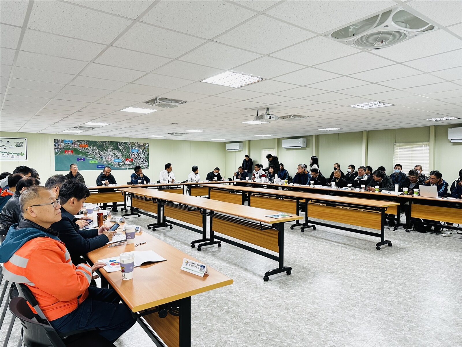 立院交通委員會今赴淡水視察淡北道路及淡江大橋。記者劉懿萱／攝影 