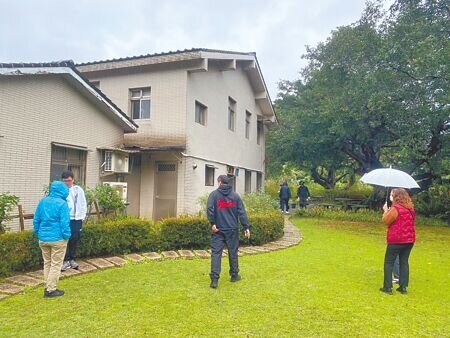 
民進黨總統候選人賴清德萬里老家縱身長、一旁草皮修剪整齊，還鋪設石階步道，相當美輪美奐。（高鈞麟攝）
