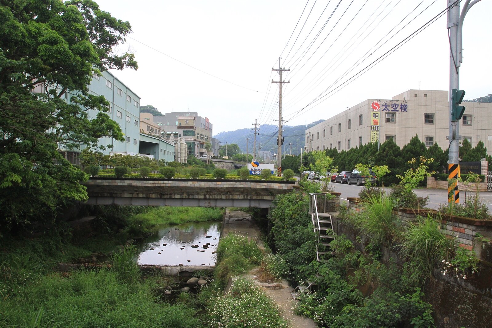 境部明年元旦起將實施第2階段放流水標準，加嚴硼、氨氮和總氮等，主要影響包含電鍍業、工業區及發電廠等業者，總計影響對象1587家。圖為工業區示意圖，非本文提及地區。聯合報系資料照 