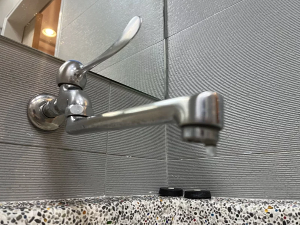 台水公司辦理「兔坑加壓站抽水機逆止閥更換作業」，龜山區多地預計1月16日共停水7小時，停水戶數約4564戶。聯合報資料照片