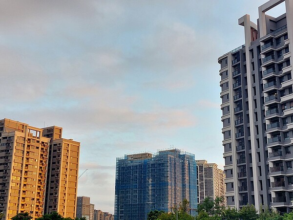新大樓住起來超無感 都是冤枉錢?網列優勢:住過回不去 廖廷軒店長表示,我們實際接觸到A7買房的空姐客群,並順利成交,這些空姐原本有去看桃園青埔,後來考量幾個因素後而選擇A7。圖/好房網News記者林和謙/攝