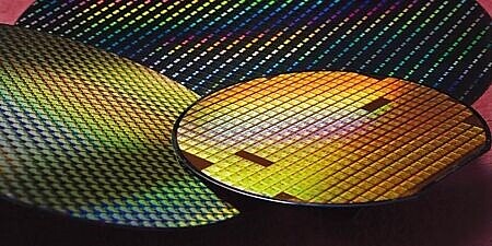 在美國與荷蘭、日本的半導體設備出口禁令下,中國正搶著在年底前加速囤貨。半導體示意圖。圖∕本報資料照片