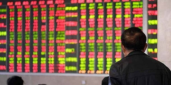 大陸整體上市房企股價不斷下跌。圖/中新社