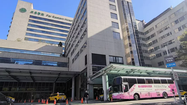 新北市某完全中學發生校園喋血事件,遭割喉命危的楊生被送到亞東醫院急救仍宣告不治。記者黃子騰/攝影