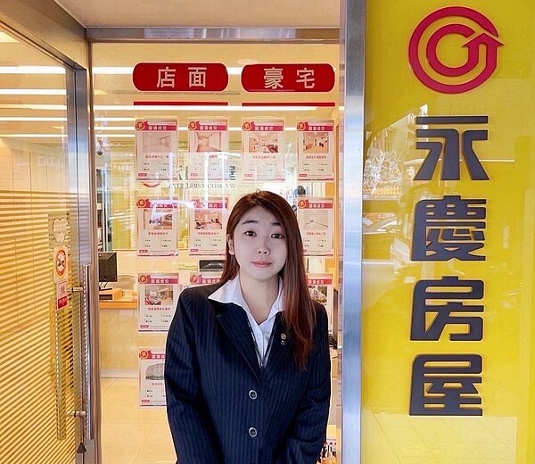 永慶房屋經紀人鄭琪欣協助移民老夫婦圓滿售屋,永慶的團隊力正是成功關鍵。圖/永慶房產集團提供