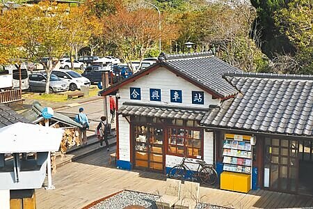 「唐山移民文化旅遊帶─新竹縣合興十分寮整體觀光環境整備工程」27日於新竹縣合興車站旁辦理動土儀式,將透過興建中的園區景觀整備優化,串聯桃園及苗栗遊憩資源。(邱立雅攝)