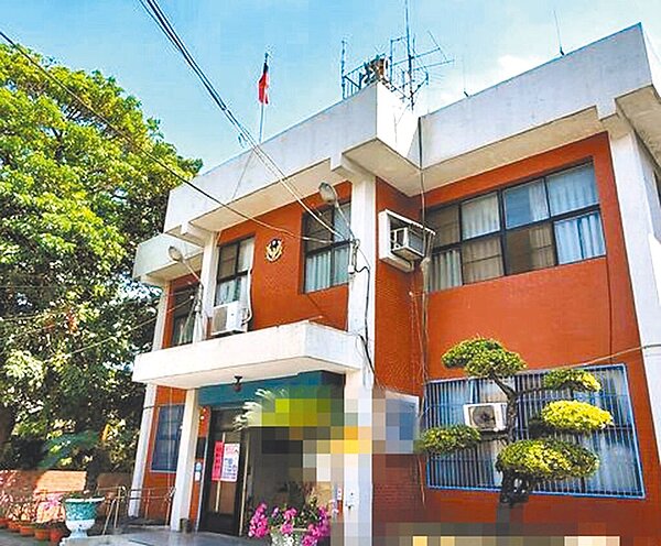 嘉義縣新港鄉一處民宅,26日下午傳出7旬林姓老翁猝死床上,領有身心障礙手冊女兒誤以為爸爸在睡覺、休息的人倫悲劇。(取自警方臉書/呂妍庭嘉義傳真)