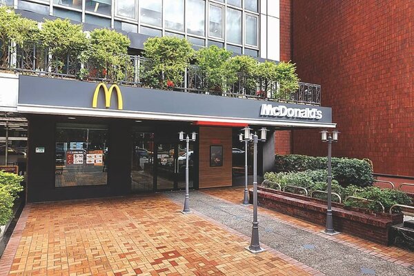 麥當勞「天字一號店」台北民生店換裝，為全台首家導入「經典食材風2.0」主題門市。圖／台灣麥當勞提供