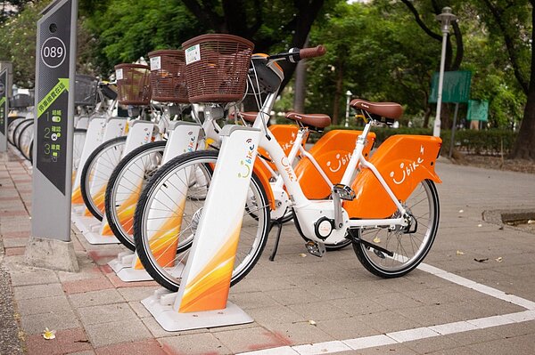 台南市公共自行車自112年2月啟用至今,民眾反應良好。圖/台南市政府提供
