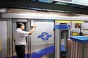 列車關門員　為捷運安全守門