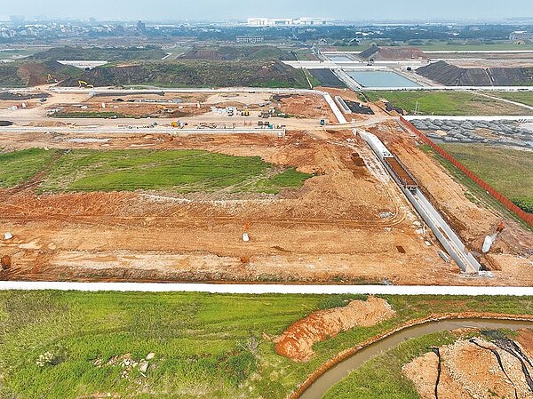 桃園市政府檢討航空城重建安置與建物補償等措施,29日公布具體方案,包括調降安置住宅價格、加發安置街廓重建協助金每坪3萬元等,減輕搬遷戶壓力。圖/桃園市政府提供