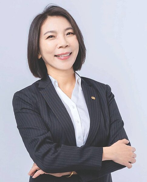 永慶不動產高雄中華藝校加盟店副店長鍾美媛。圖／業者提供