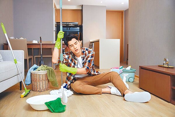 現代人生活忙碌,歲末大掃除成為魔王關,信義居家建議日常五行動減輕負擔。圖/信義房屋提供