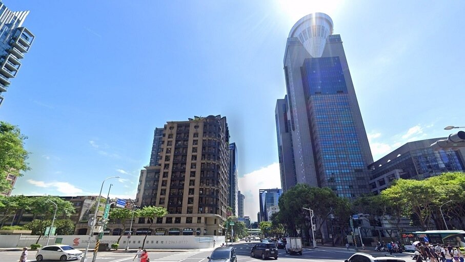 ▼新板特區都更宅創下單坪121萬元新高紀錄。（圖／翻攝<a href="https://www.google.com/maps" data-cke-saved-href="https://www.google.com/maps" target="_blank"><span style="color:#000000;">googlemaps</span></a>）