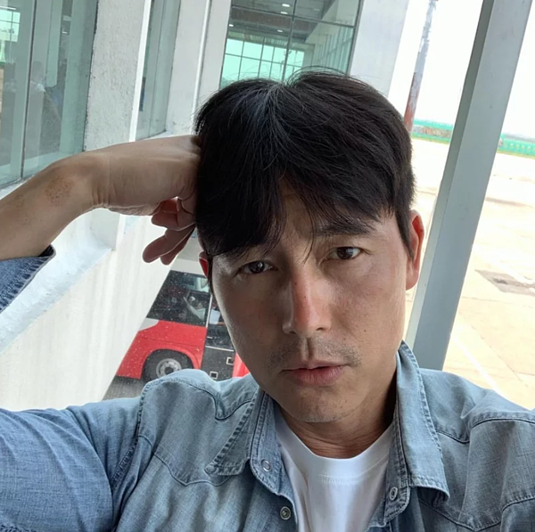 鄭雨盛出席李善均告別式,一直陪到最後。圖/摘自IG