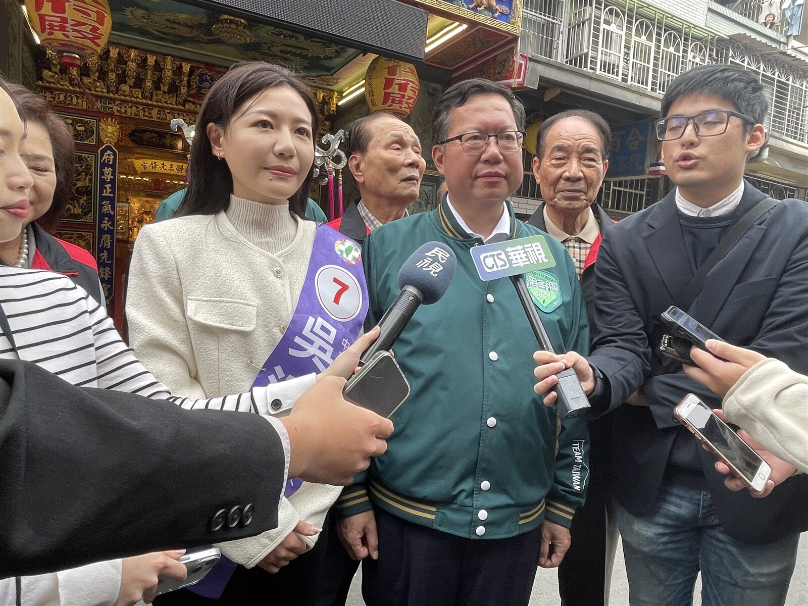 民進黨總統候選人賴清德昨天在辯論會上表示，贊成公開疫苗採購公文，行政院副院長鄭文燦今表示衛福部會和高端來協商。記者洪子凱／攝影 