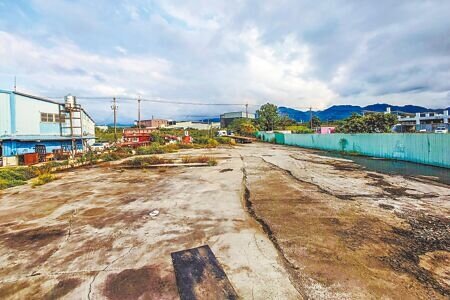 
新竹縣政府打造「竹東客家文化大禾埕計畫」，被占用的預定地，業主拆屋還地，客委會核定5.5億執行，預計2024年初完成發包作業。（羅浚濱攝）
