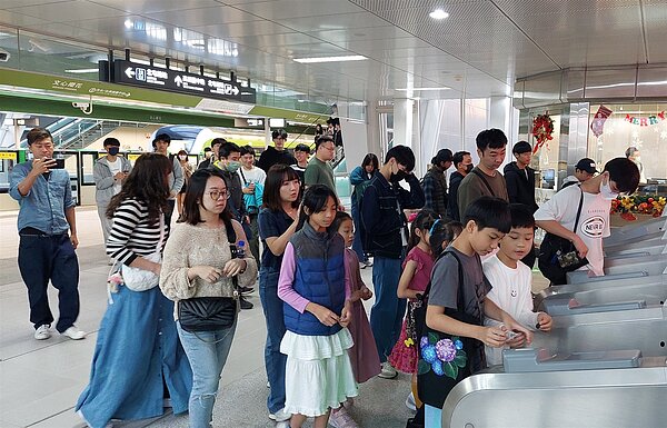 中捷車站跨年當日湧現人潮。圖/台中捷運公司提供