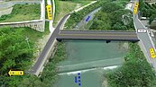 需求大增！台中「這座橋」預力梁架設完成　力拚清明節前通車
