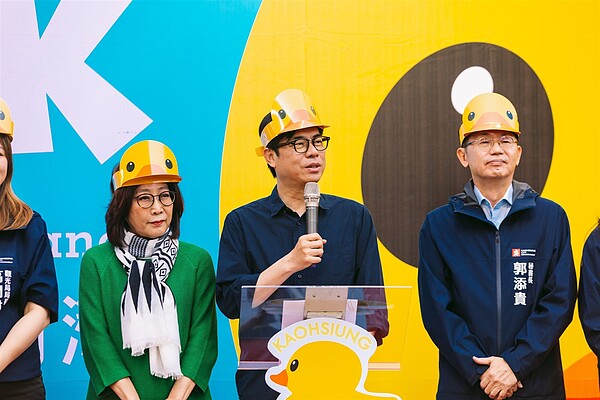 黃色小鴨重磅重返高雄。圖/高雄市政府提供