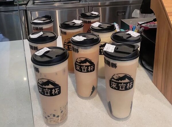 宜蘭縣推動借用的「來宜杯」循環杯。圖/環保局提供